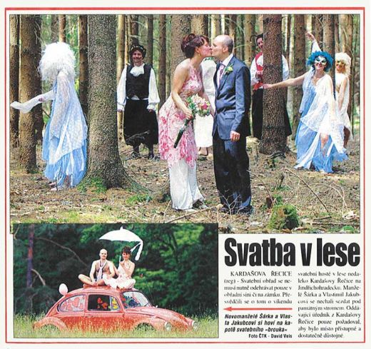 Jak vidno, tahle svatba se dostala i do novin.