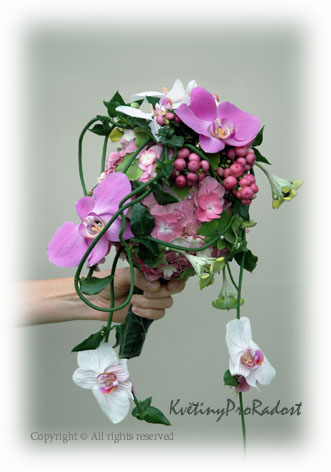 svatební kytice pro odvážné nevěsty