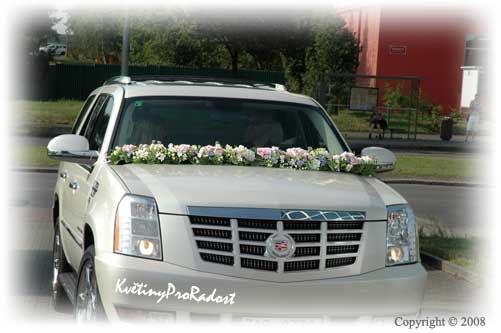 bohaté autocorso pro svatební automobil nevěsty